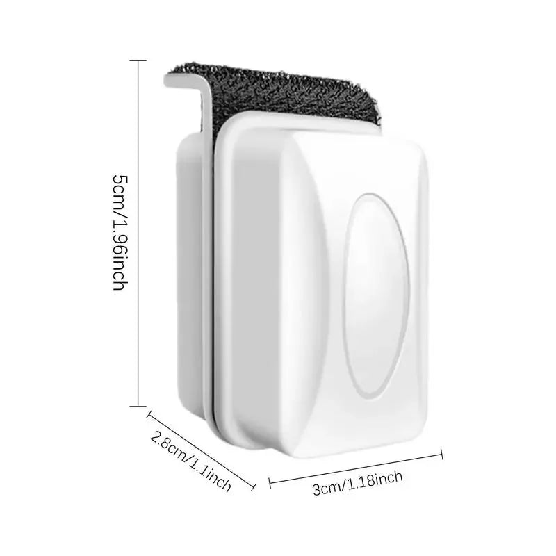 Brosse pour aquarium magnétique blanche avec tête de nettoyage à poils noirs, vue de côté.