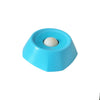 Cuenco para perro interactivo de alimentación lenta azul claro con inserto de silicona texturizada y una pelota blanca.