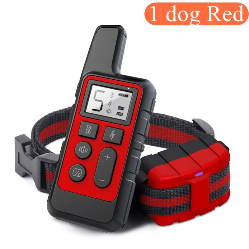 Collier d'éducation électrique rouge pour chien avec sangle noire et boutons de contrôle sur fond blanc.