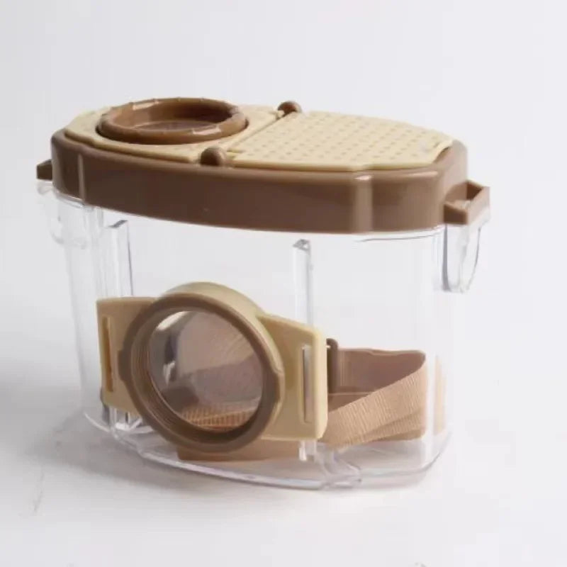 Caja de plástico transparente con kit de observación de insectos, tapa marrón y lentes de aumento dobles.