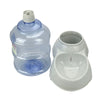 Klares Plastikflaschen-Wasserdispenser und eine passende Keramikfutterschale für Haustiere.