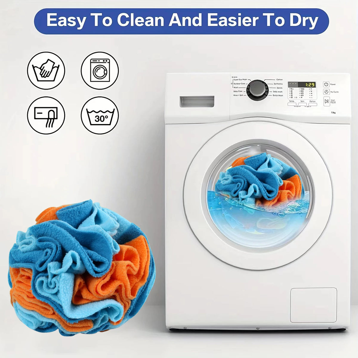 Ein flauschiges blau-orangefarbenes Stoffspielzeug neben einer weißen Waschmaschine mit Reinigungssymbolen.