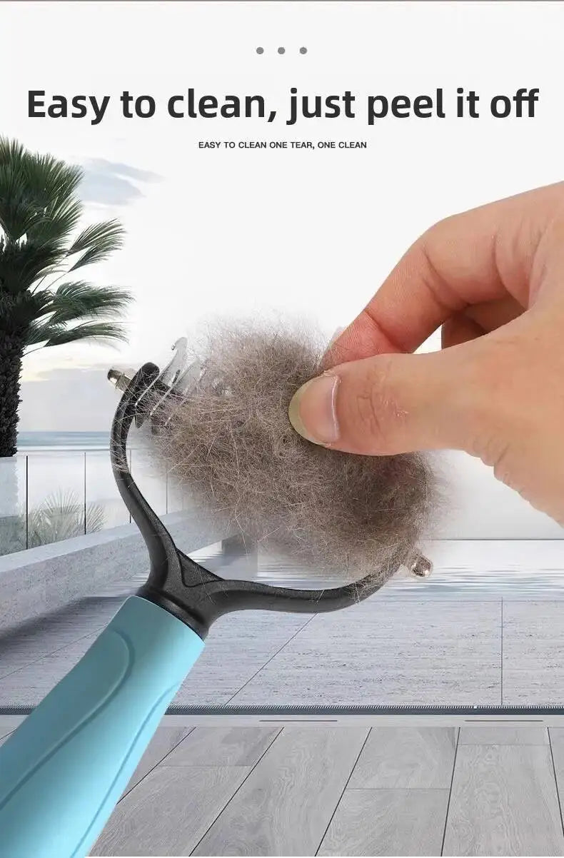 يد تستخدم مشطًا من الفولاذ المقاوم للصدأ لإزالة شعر الحيوانات الأليفة عن سطح.