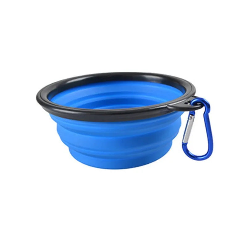 Helles blaues faltbares Silikon-Haustier-Reisegeschirr mit schwarzem Rand und Haltestrap.