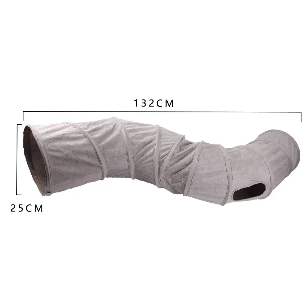 A light gray foldable S-shape cat tunnel with a suede finish, measuring 132 cm long and 25 cm wide.
