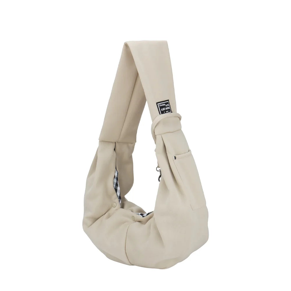 Beige tragbare Hundetasche/Rucksack, hinten gezeigt.