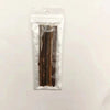 Klare Plastiktüte mit mehreren natürlichen Holz-Kau-Sticks für Katzen.