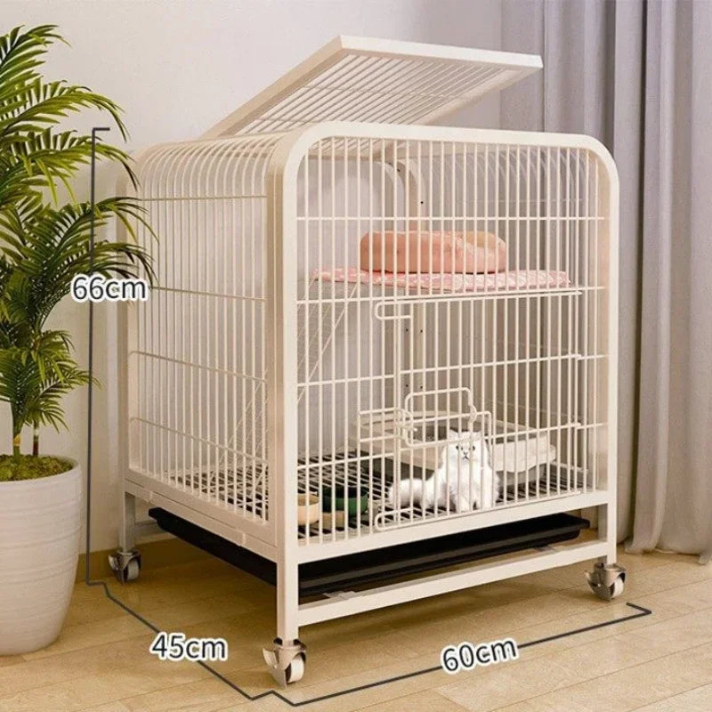 Cage à deux étages blanc avec panneaux en filet, ouvert, sur un sol avec dimensions indiquées.