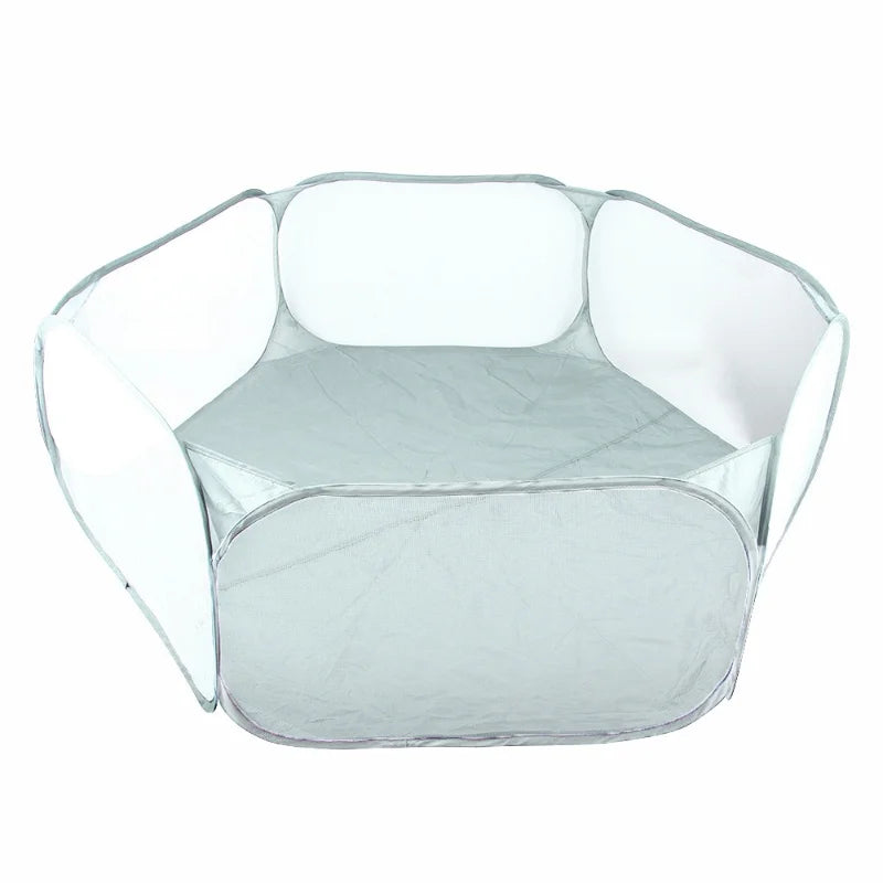 Tente portable pour animaux de compagnie avec ouverture carrée et côtés arrondis.