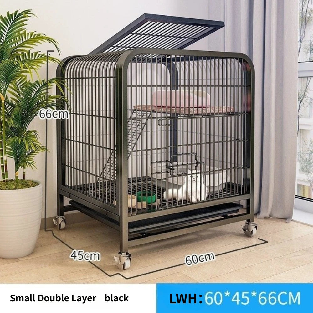 Cage pour chat noir à deux étages, ouvrable, avec panneaux en maille, sur un sol.