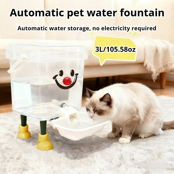 Un gato blanco bebe agua de una fuente automática para mascotas transparente sobre una superficie clara.