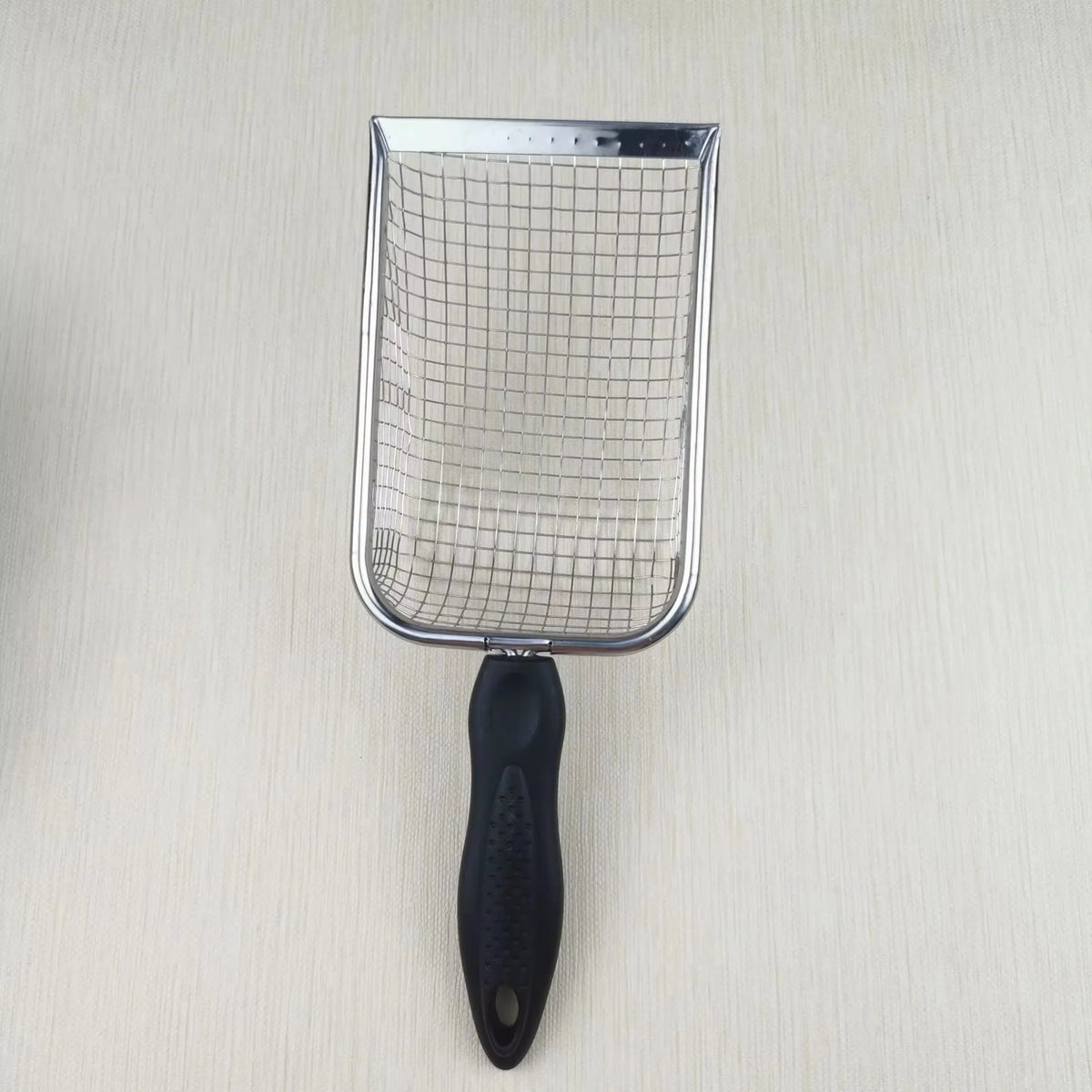 A stainless steel cat litter scoop with a fine mesh sifter is shown against a light background.
