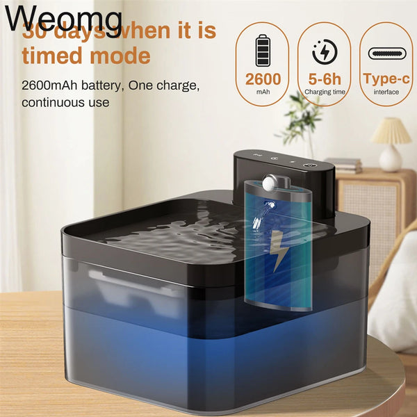 Fuente automática para mascotas negra con luz azul, sobre una superficie de madera.