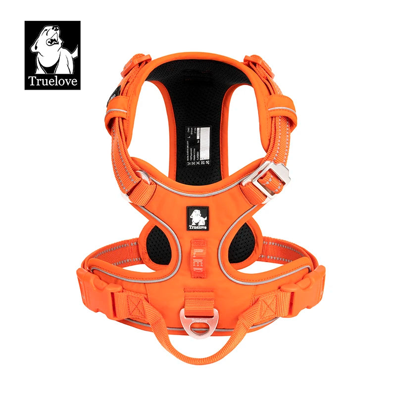 Orange gepolstertes Nylon-Hundgeschirr mit reflektierendem Zierrand für einen Hund.