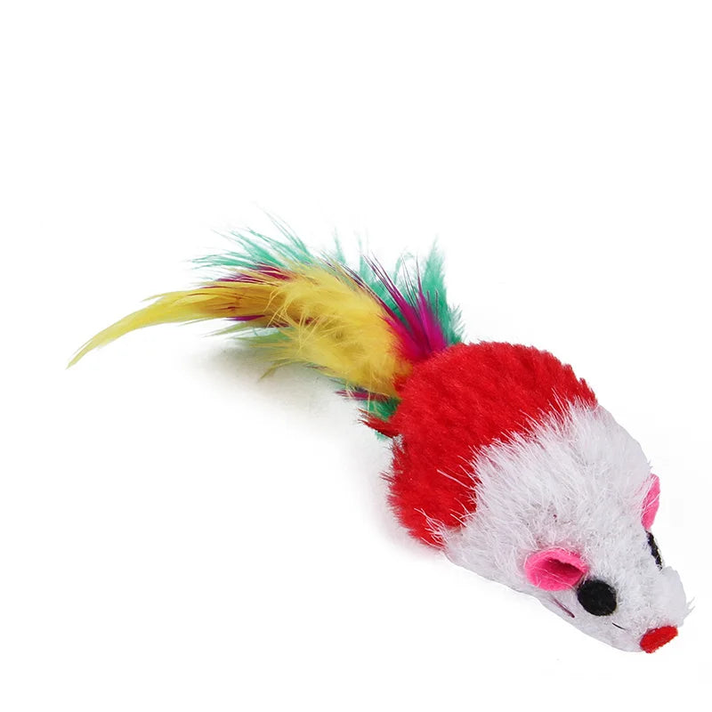 Jouet de chaton rouge et blanc duveteux avec des plumes vertes et jaunes.