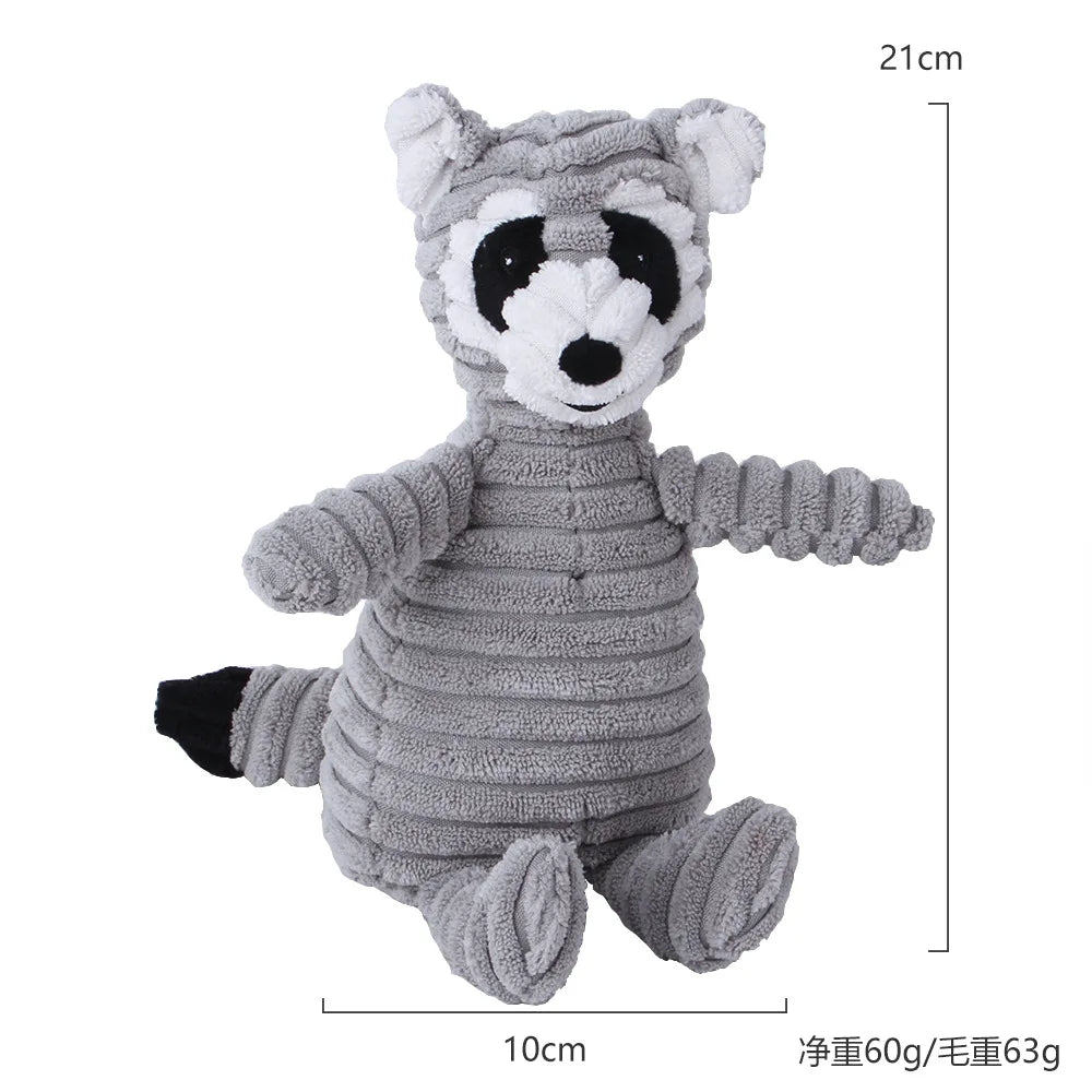 Jouet en peluche gris ressemblant à un raton laveur ou un opossum avec des marques noires, utilisé comme jouet pour dents de 