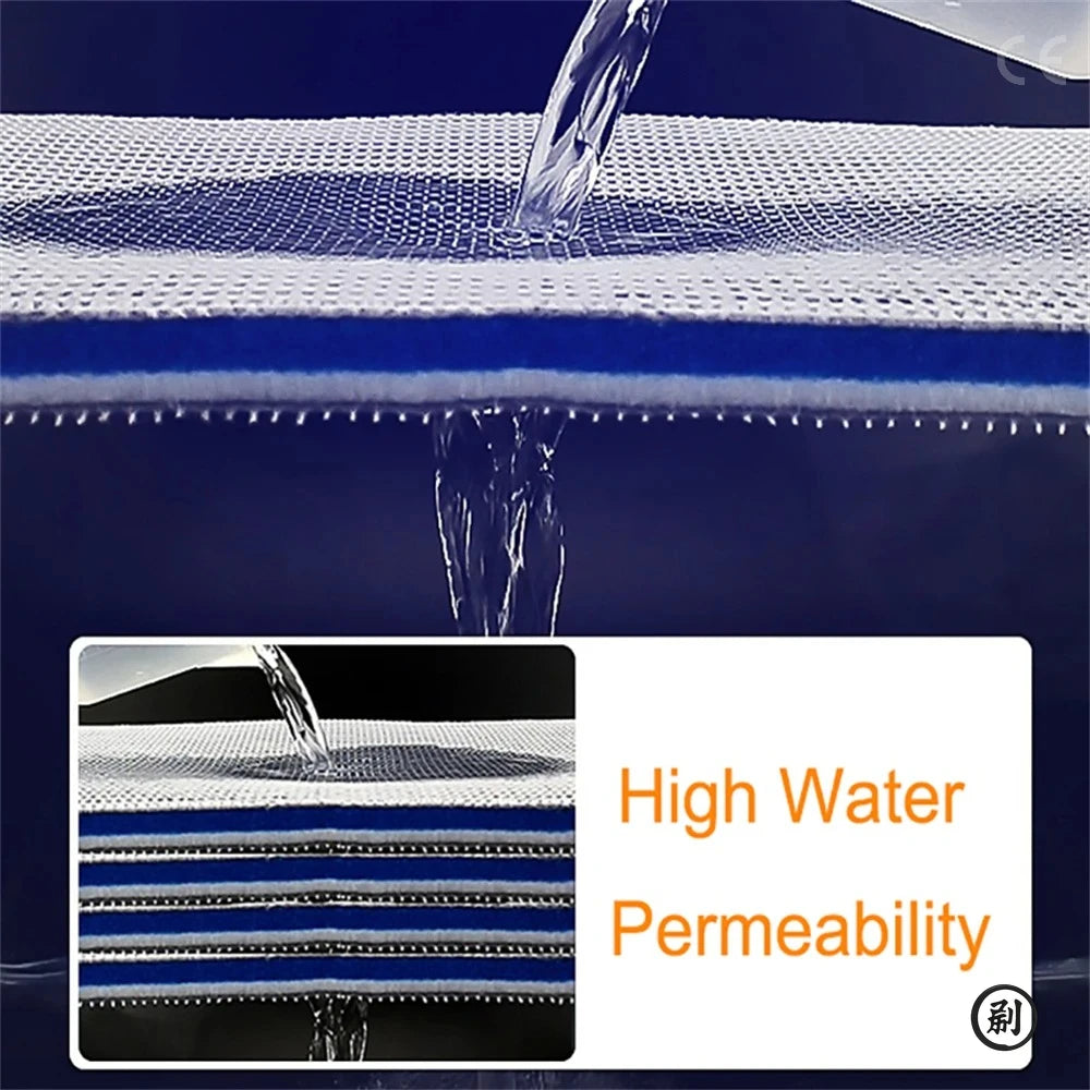 Gros plan d'un filtre en sponge de 8 couches illustrant une haute perméabilité à l'eau.