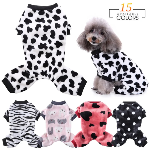 Eine Kollektion von 15 verfügbaren Farben für Hundewinterpyjamas mit schwarz-weißen Leopardenmustern für kleine Welpen.