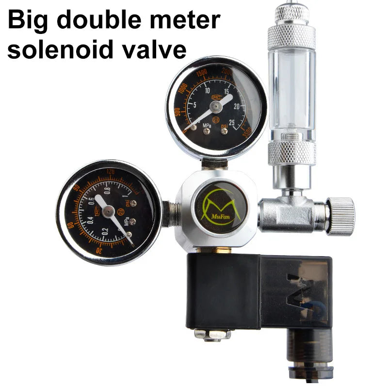 Groles Doppelmeter-Solenklastventil mit zwei Manometern und einem klaren Rohr für ein Aquarium-CO2-Regler-Kit.