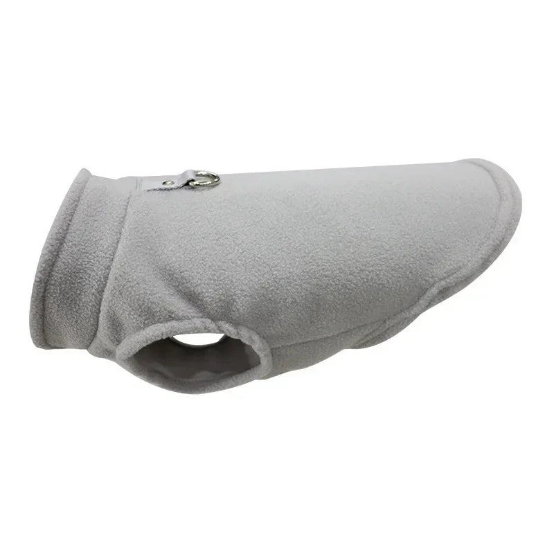 Chaqueta para perro de forro polar gris claro con anillo D para correa.