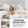 Un golden retriever allongé sur une couverture blanche dans un lit, avec une petite insertion du spray anti-tartre pour anima