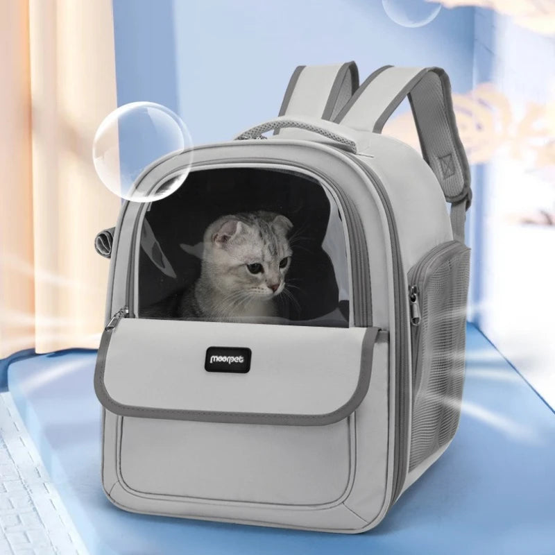 Helles graues, atmungsaktives Hundetransport-Rucksack mit klarem Fenster, das eine Katze zeigt.
