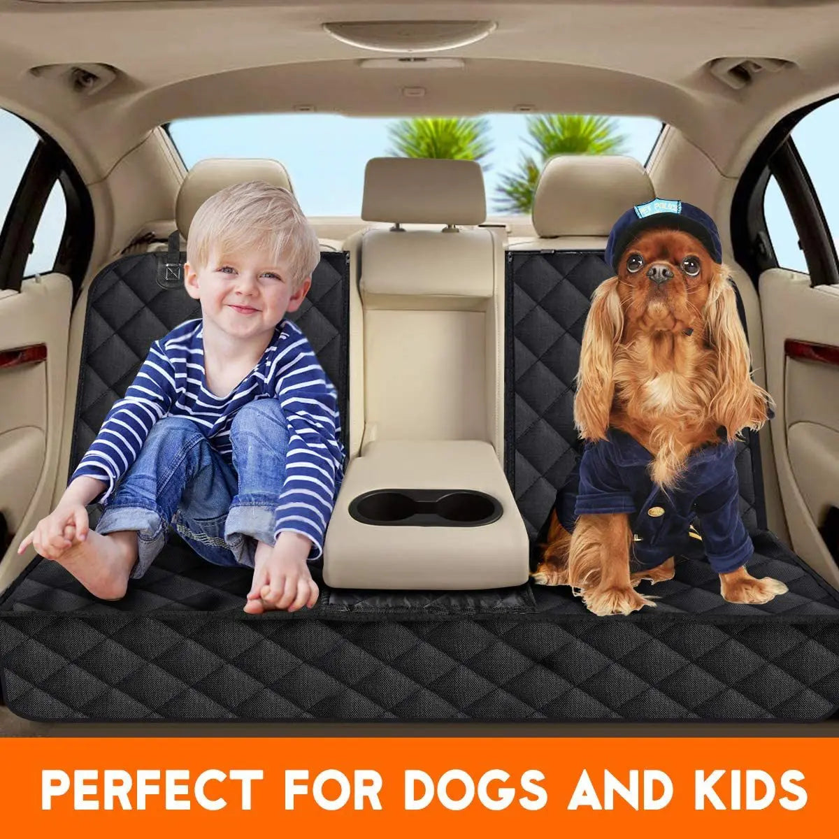 Un enfant et un chien sont assis dans un siège de voiture rembourré conçu pour les animaux et les enfants.