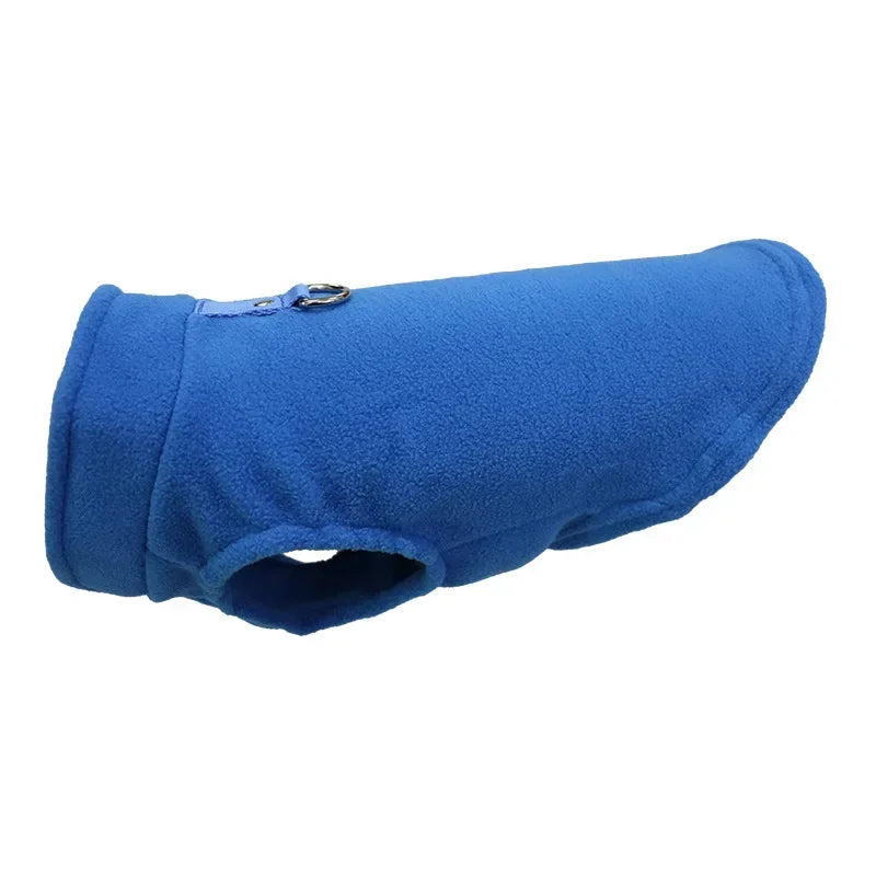Chaqueta para perro de forro polar azul brillante con anillo D para correa.