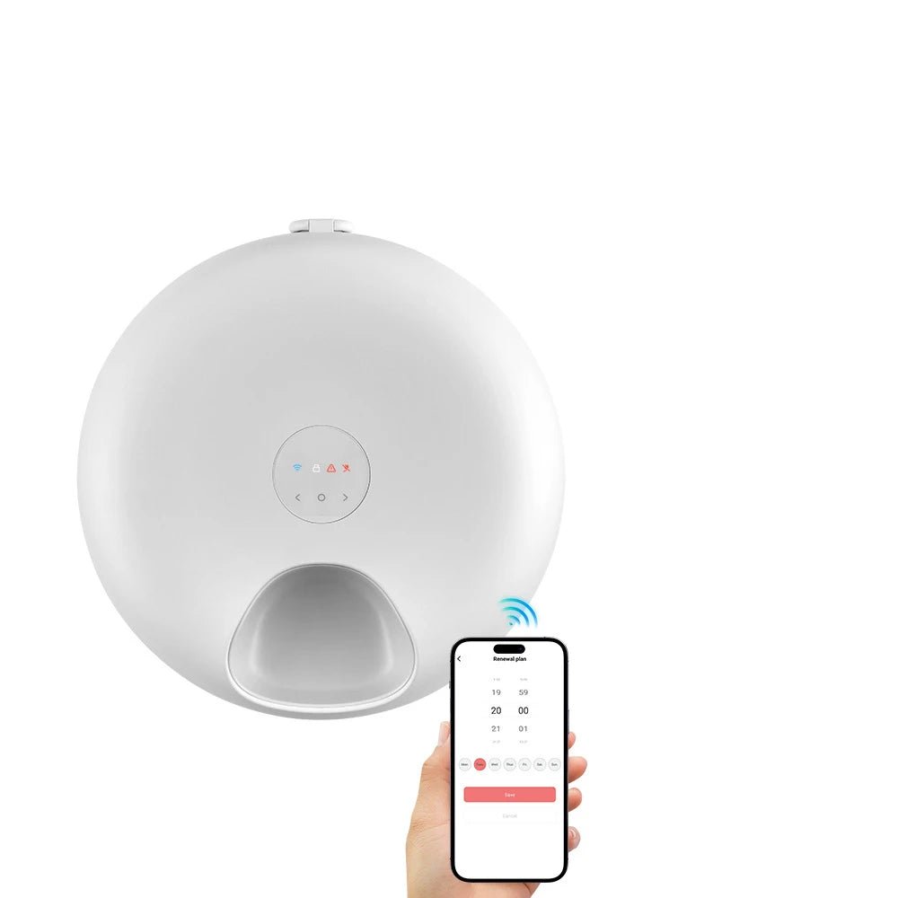 Weißes automatisiertes Nassfuttergerät, das mit einem Smartphone und App-Oberfläche gezeigt wird.