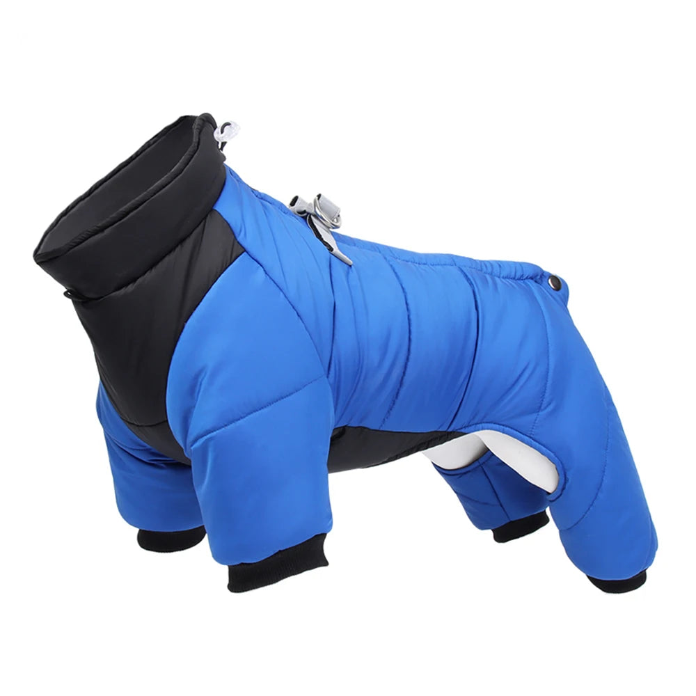 Veste imperméable rembourrée bleue et noire pour chien, vue de côté.