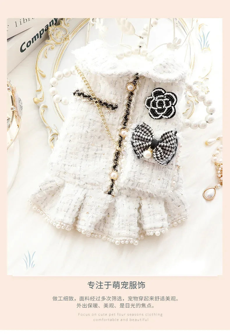 Robe de chien en dentelle blanche avec broderie florale et nœud