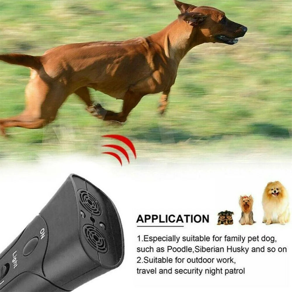 Un perro marrón corriendo en un campo junto a un dispositivo de ahuyentador ultrasónico y láser.