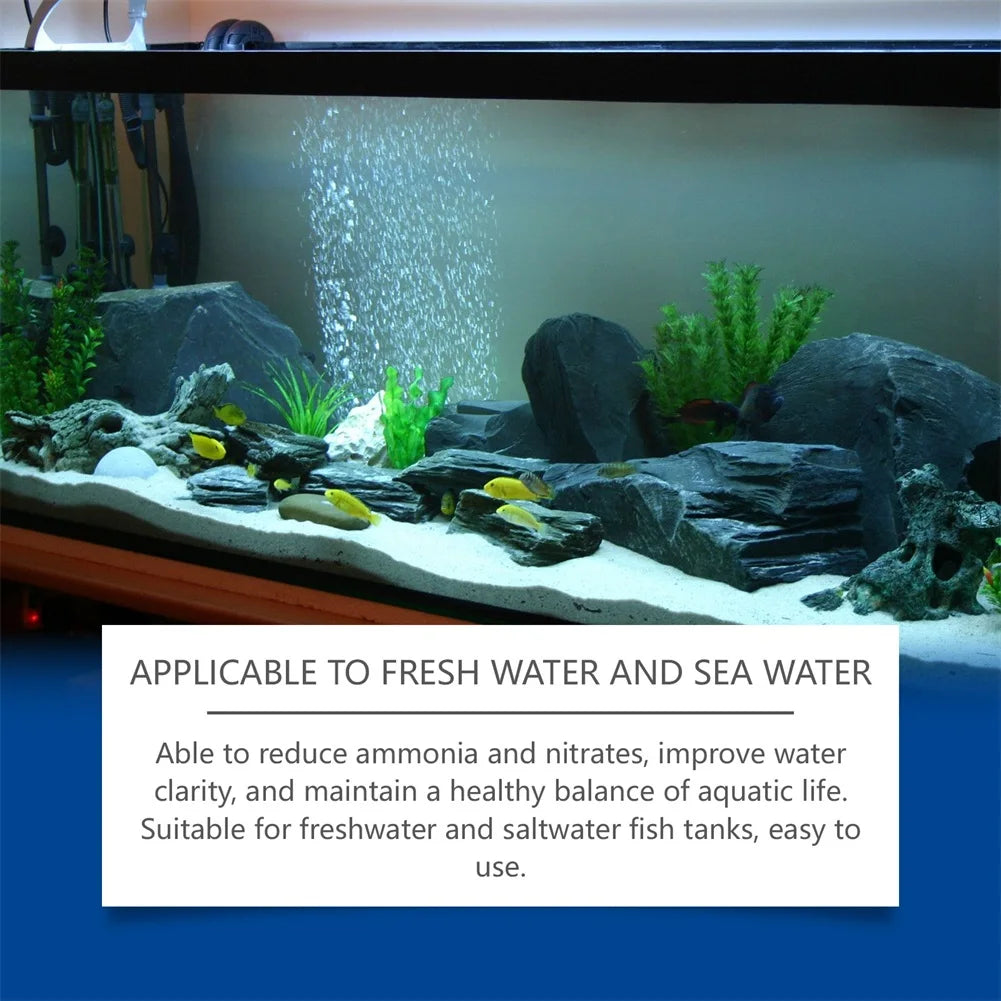 Produkt zur Klärung von Aquariumwasser und Entfernung von Algen, gezeigt mit Wasser, das über Steine fließt.