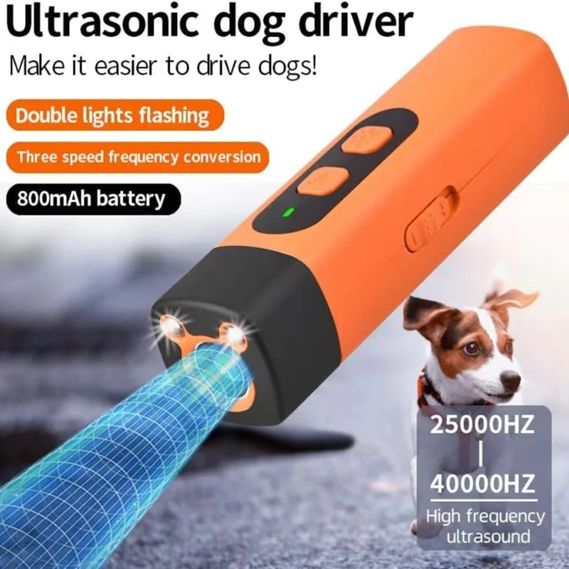 Oranger Ultraschall-Hundtreibergerät, das eine blaue Schallwelle aussendet und seine Hochfrequenz-Ultraschallfähigkeit demons