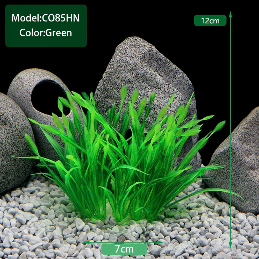 Plantes aquatiques artificielles vertes présentées dans un environnement de pierre naturelle.