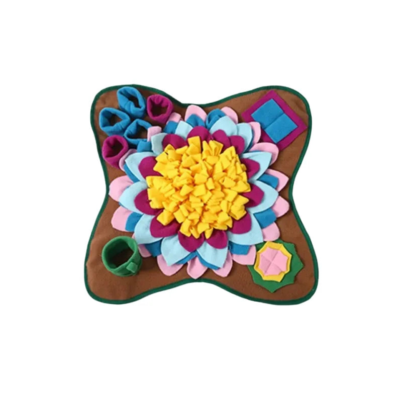 Buntes Filzmat für Hunde und Katzen mit verschiedenen Stoffblumen und Formen.