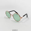 Vintage Hundesonnebrille mit hellgrünen getönten Linsen und goldfarbenen Metallrahmen