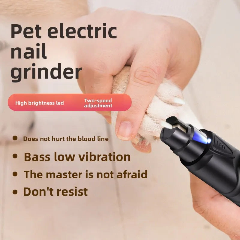 Une main tient une ponce électrique noire pour ongles de compagnie, démontrant son utilisation pour le toilettage des animaux