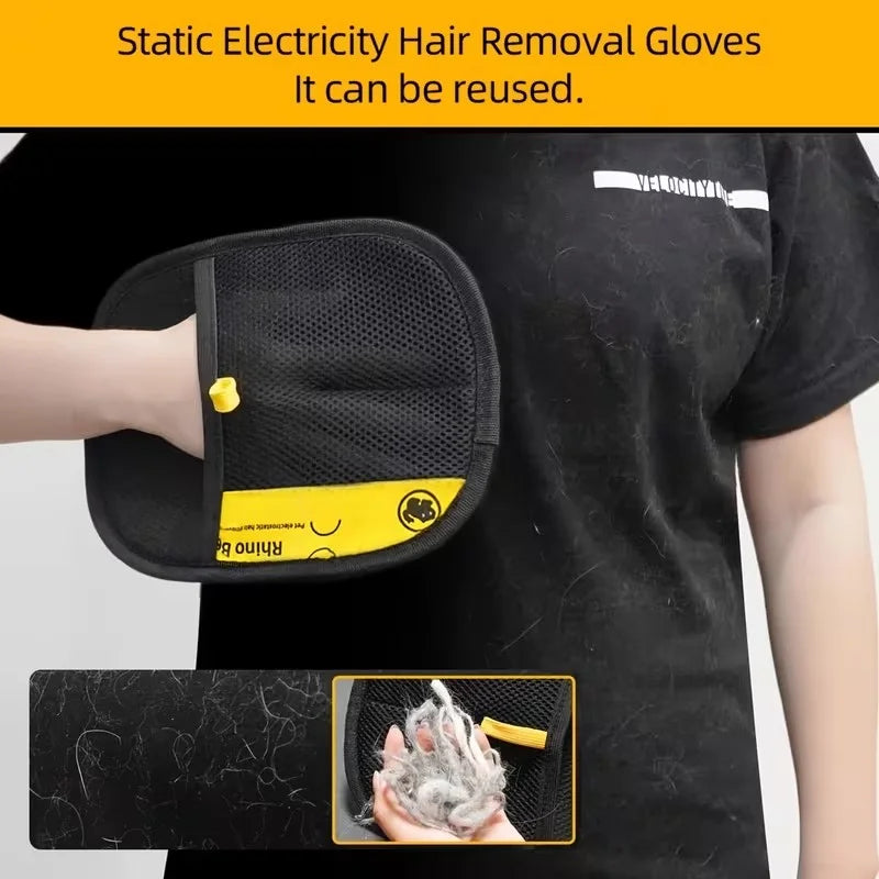 Eine Hand trägt einen schwarzen Elektrostatik-Haarentfernungshandschuh und entfernt Tierhaare.