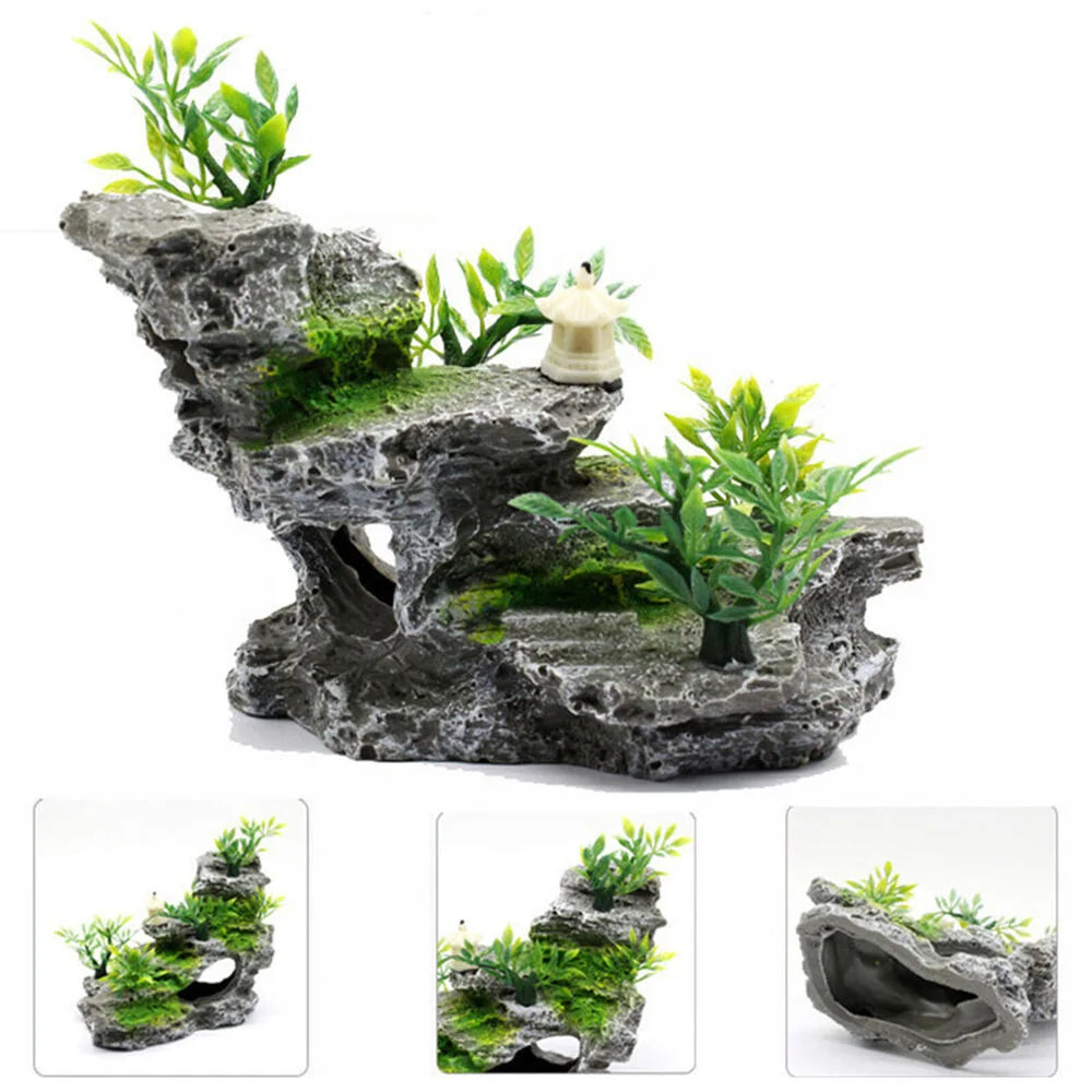 Exhibición de rocas naturales con plantas verdes y un objeto decorativo blanco, apta para acuario o paisajismo