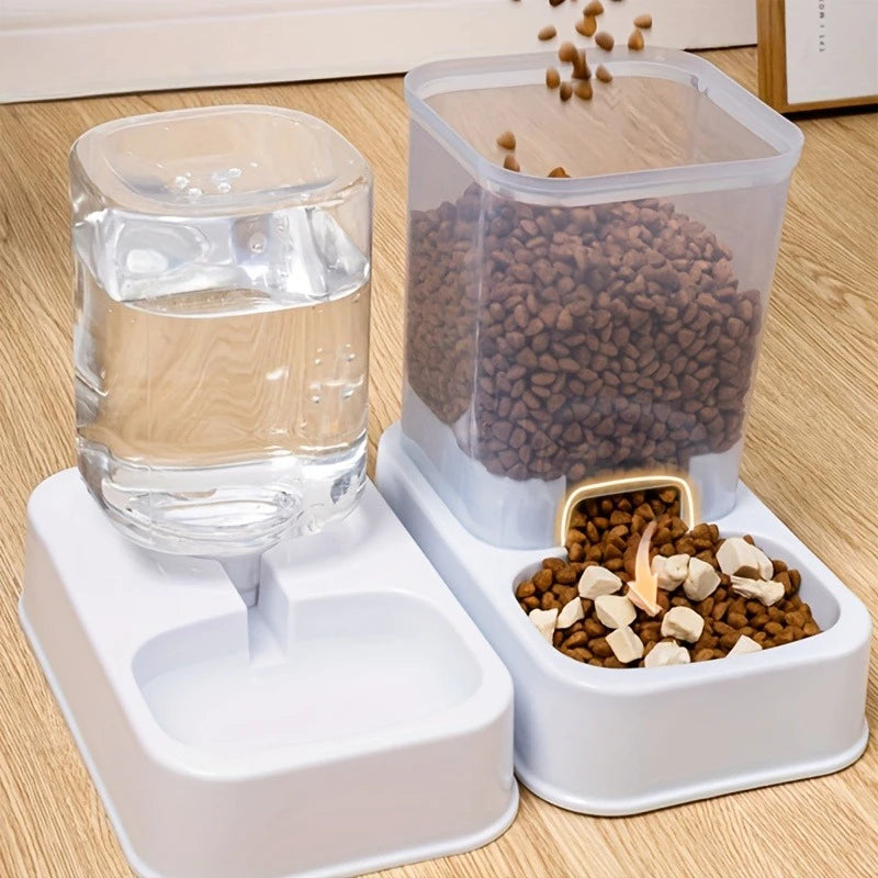 Automatischer Futterspender mit integriertem Wassernapf