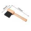Pioche à sabot et Brosse de toilettage pour chevaux