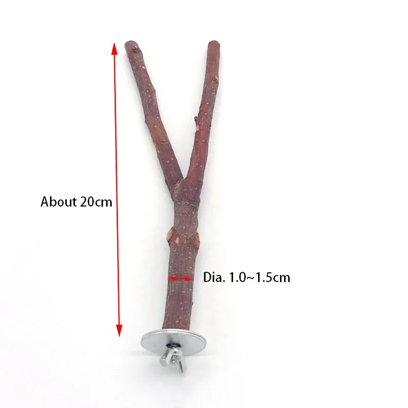 Percha de madera natural en forma de V, de unos 20cm de largo y un diámetro de 1.0 a 1.5 cm, con placa de montaje.