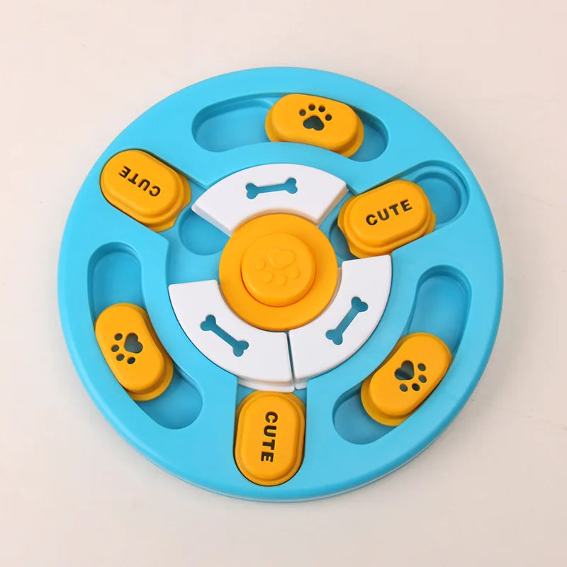 Jouet distributeur à puzzle bleu pour chiens et chats avec diverses formes en silicone jaune et blanc.