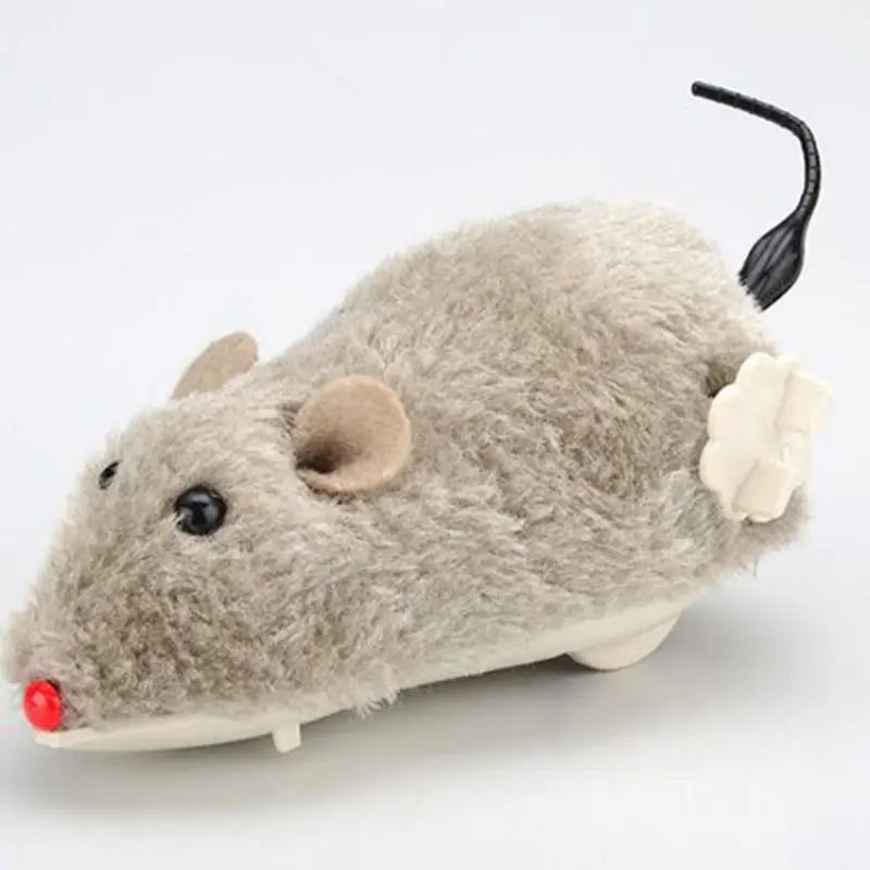 Ratón de peluche con cuerda gris, orejas grandes y cola negra.