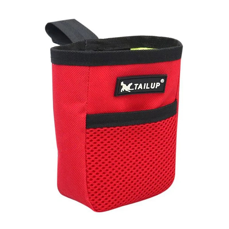 Sachet de récompense pour chien rouge et noir avec poche en filet.