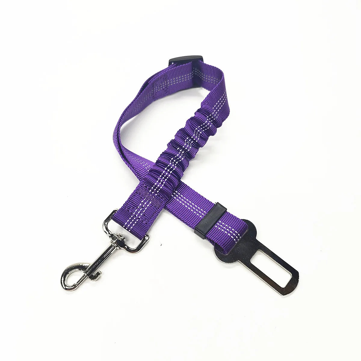 Harnais de siège voiture pour chien violet, réglable, avec boucle et attache métallique.