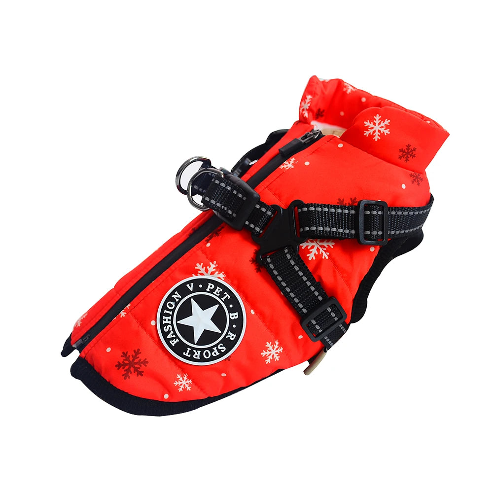 Abrigo impermeable rojo para perro de invierno con arnés, con patrones de copos de nieve blancos y una correa negra.