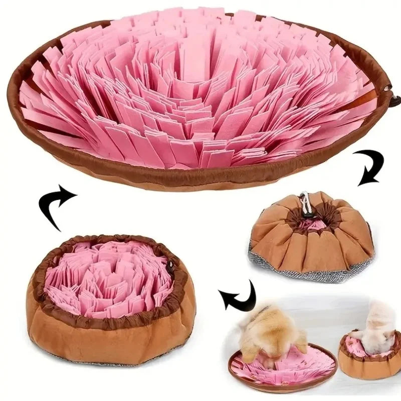 Una alfombra plegable de fieltro rosa para perros, mostrada en varias formas, como un disco grande y un tazón pequeño.