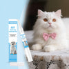Flauschige weiße Katze mit rosa Schleife sitzt auf Spitze neben einer PET-Tear-Stain-Entferner-Tinte für Haustiere.